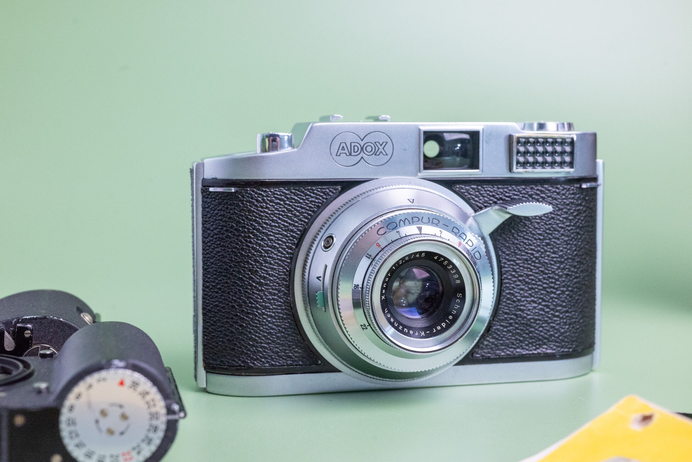 Adox 300 35mmフィルムカメラセット、マガジン2本、フィルター、ケース