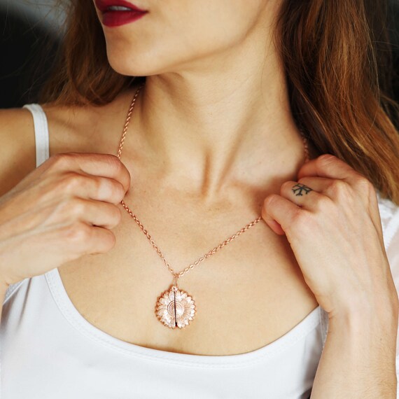 Sunflower engraved necklace outlet