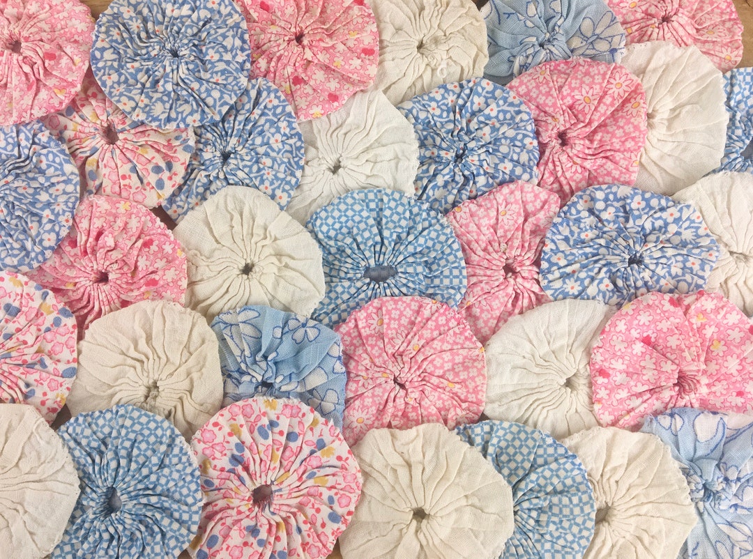 Vintage Yo Yo, 35 Suffolk Puff Quilt Pieces in Cream, Blues and Pink
