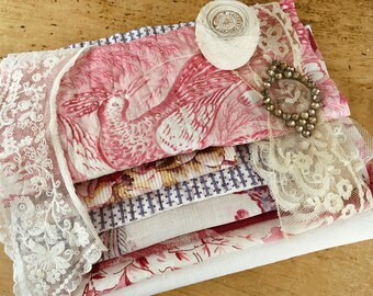 Vintage schrootpakket Stoffenbundel, toile, bloemen, gesp, quiltstukken voor ambachten patchwork, projecten, journaling, langzaam stiksel