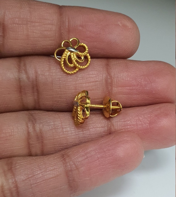 22ct Yellow Gold Flower Design Ladies Stud Earrings 3.0 Grams