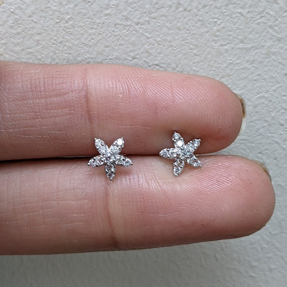 18K White Gold Round Diamonds Star Shape Earrings / Studs 0.21 Carats 