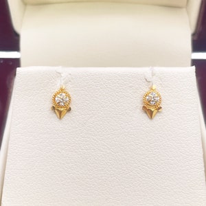 22ct Yellow Gold Cubic Zircon Childrens Stud Earrings Claw Set