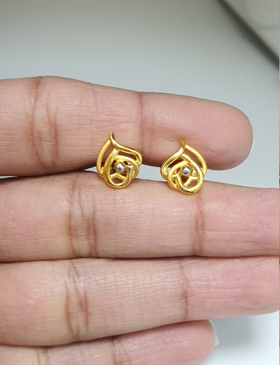 Ladies 14K White Gold 0.28CTW Diamond Stud Earrings