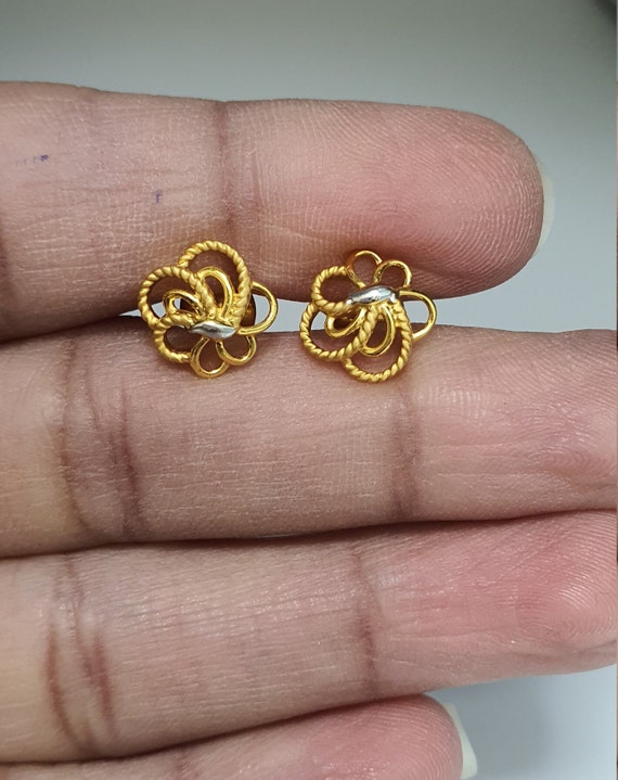 A1Jewellers - Buy18ct Indian Gold Stud Earrings Price from £130 Please  click link below for live price https://www.a1jewellers.com/gold -jewellery/Indian%20Jewellery|Kids%20Jewellery/Earrings/18ct-indian-gold- stud-earrings-27806-A110434/ #22ct #22carat ...