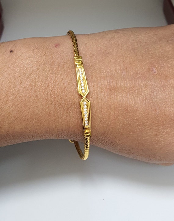 Gold flexible bangle best sale bracelet