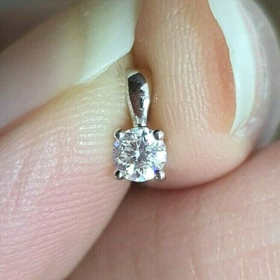 Pendentif En Or Blanc 18K Avec Diamant Naturel Certifié 0.19 Carats VVS - Couleur E, Pureté Exceptionnelle