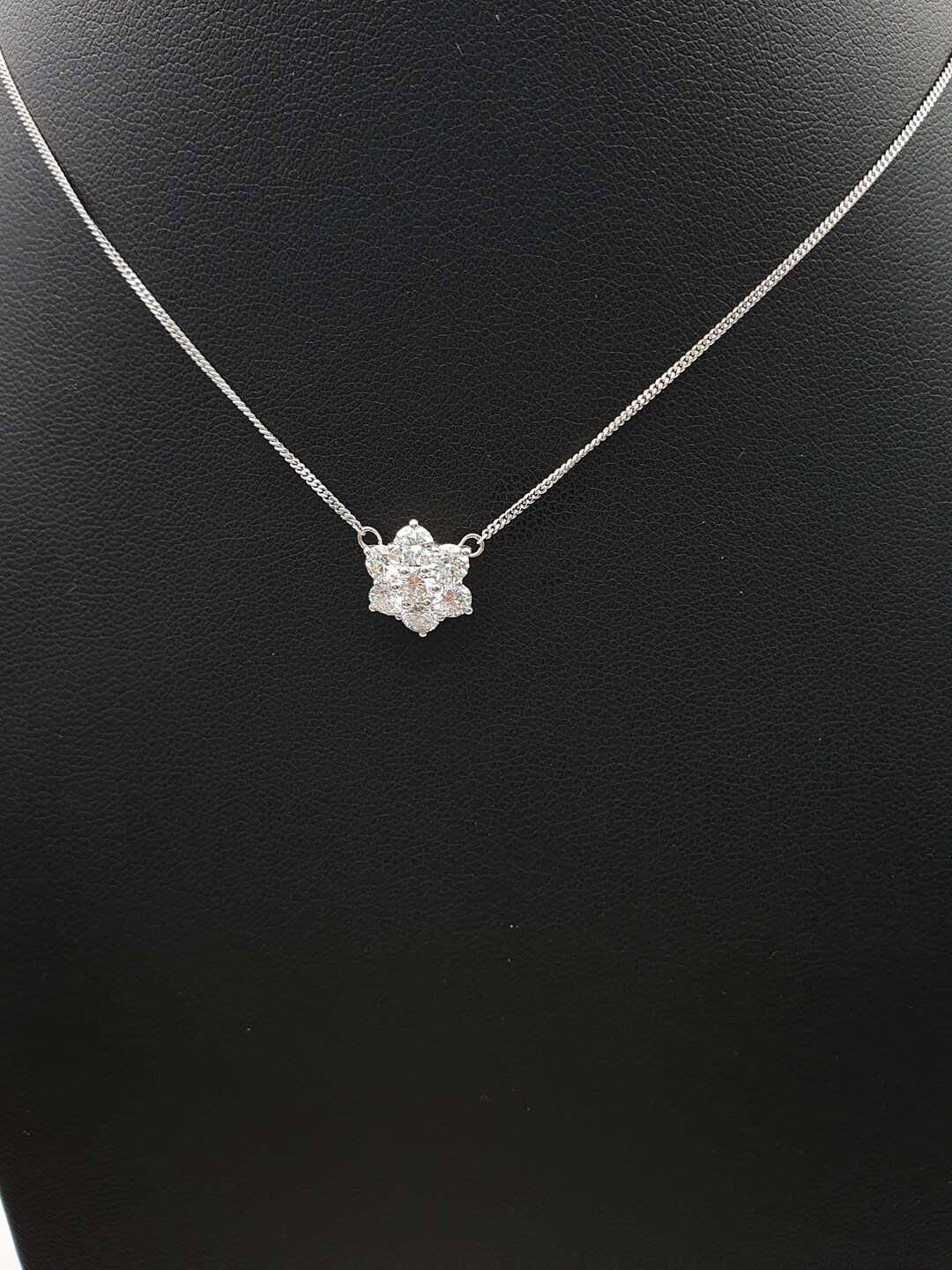 18carat White Gold Diamond Flower Necklace With 1.00 Carat VS/GH 16