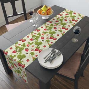 Strawberry Farmhouse Table Runner: Light Green Kitchen Dining Linens