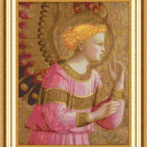 Könnte beinhalten: Ein Gemälde eines Engels mit blonden Haaren, das ein rosafarbenes Kleid und eine goldene Schärpe trägt. Der Engel hat Flügel und hält sich die Hand ans Gesicht.