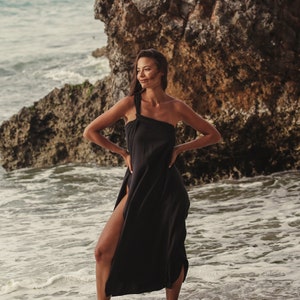 Pia | Black Short-Sleeve Maxi Dress With Cut-Out