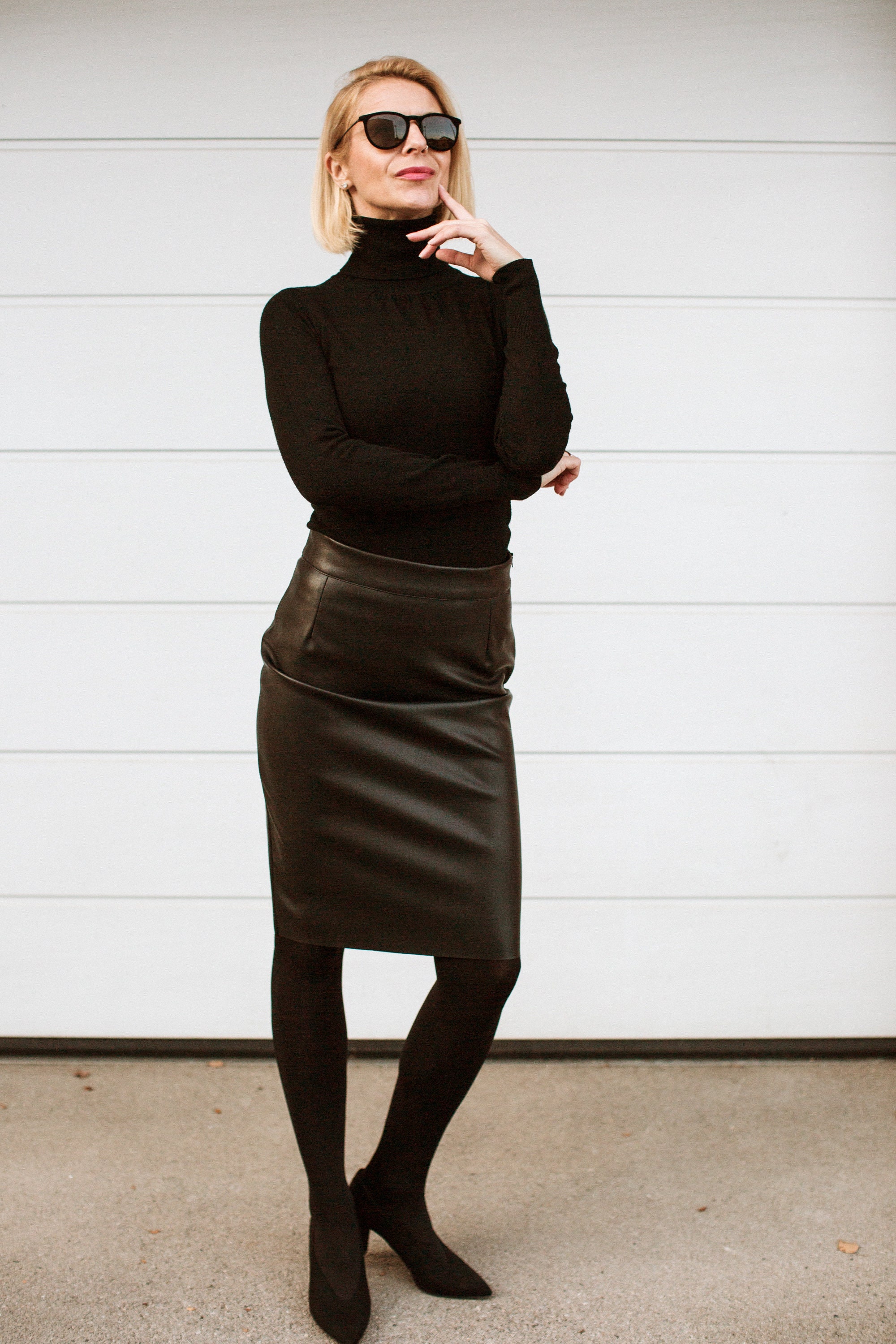 tight black skirt knee length