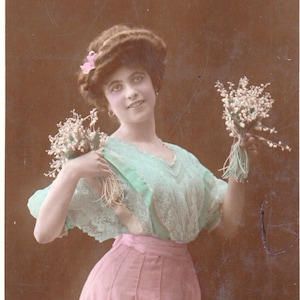 Vintage romantyczna francuska pocztówka. Romantyczna kobieta.