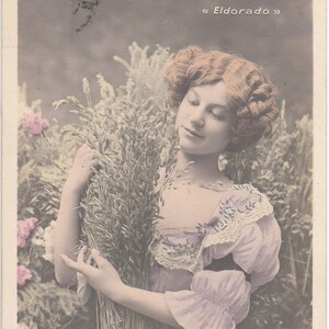 Postal vintage de la actriz francesa. romántica postal victoriana.