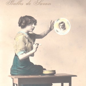Vintage romantyczna francuska pocztówka. Romantyczna kobieta.