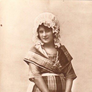 Rzadki Vintage francuski kobieta pocztówka. Najpiękniejsze kobiety z Francji 1930.