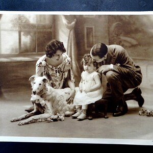 Original 1900er Jahre antike französische Familie Szene Erweiterung von Postkarten drucken. Numeroted.