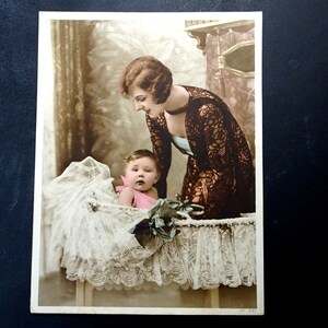Original 1900er Jahre antike französische Erweiterung von Postkarten drucken. Numeroted. Mutter und Baby.
