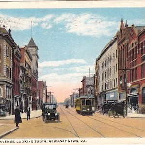 Newport vintage postcard. Washington avenue .City postcard.