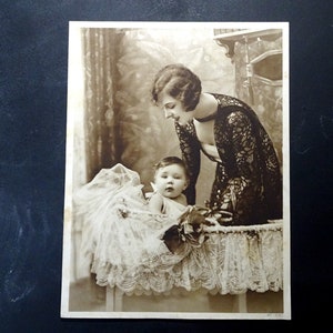 Original 1900er Jahre antike französische Erweiterung von Postkarten drucken. Numeroted. Mutter und Baby.