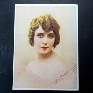 Ilustración original de impresión francesa antigua de la década de 1900. Ilustración numerada.  Retrato de mujer .