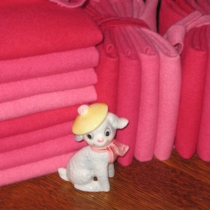 SALE:  MAGENTA  1/2 yard Gradated Bundle.  100% wool hand-dyed fabric.  (Four 1/8 yd. pieces per bundle.)