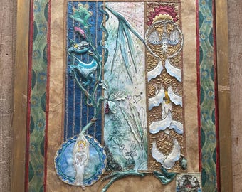 Inramad signerad FRANCES, blandteknik, collagekonstverk i folkloristisk/spirituell stil. 76 cm/51 cm