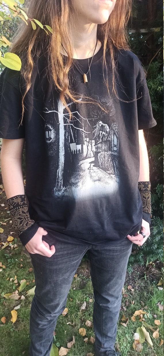 Night-time T-shirt - Etsy Night-time T-shirt - Etsy
