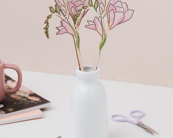 Houten fresia's – Milieuvriendelijk woondecoratie – Duurzaam lentecadeau – Handgemaakte bloemendecoratie
