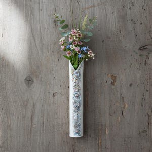 Porzellan Vase #51 | Wild Meadow Design | Dünne Vase | Knospe Vase | Einzelständer Vase | Kleine Vase | Sträußchen Vase | Rosenvase | Wandvase