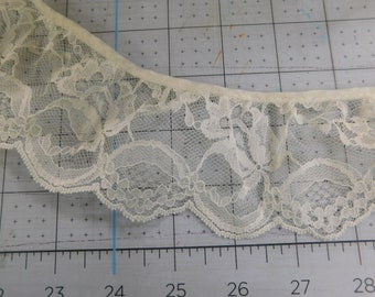 Ivory Gathered Lace 2 1/2 inch wide 23 yards Ruffled Poly Lace