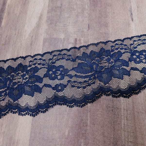 Navy Trim Border Top