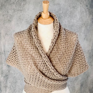 Outlander Claire’s Knit Shawl, Sassenach Shoulder Wrap, Scarf in Beige, One Size (fits XS-L), Outlander Gift for Mother, Gift for Her