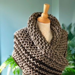 SHIPS TODAY Outlander Sweater Shawl, Triangle Wrap, Chunky Scarf, Shoulder Warmer, Outlander Gift, Gift for Mother, Wool/acrylic blend