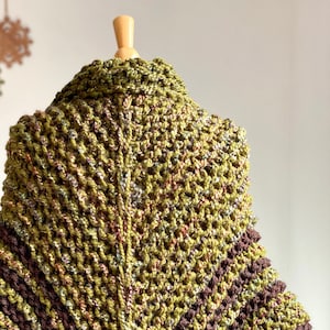 Outlander Shawl, Claire’s Shoulder Wrap, Hand Knitted Triangle Shawl, Chunky Knit, Outlander Gift, Gift for Mother, MADE TO ORDER