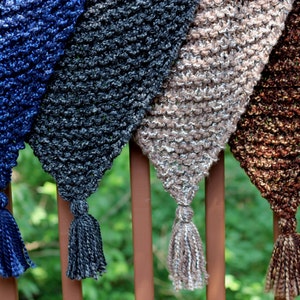Outlander Shawl, Hand Knit Sassenach Shoulder Wrap, Neck Warmer, Choose Your Color, Chunky Knit Triangle Shawl for Women, Gift for Mother