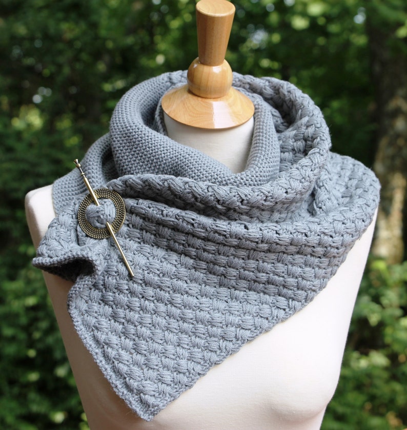 SHIPS TODAY! Highlands Scarf, Outlander Shawl, Scarf with Pin, Knitted Cowl, Shoulder Wrap, Neck Warmer, Outlander Fan Gift 