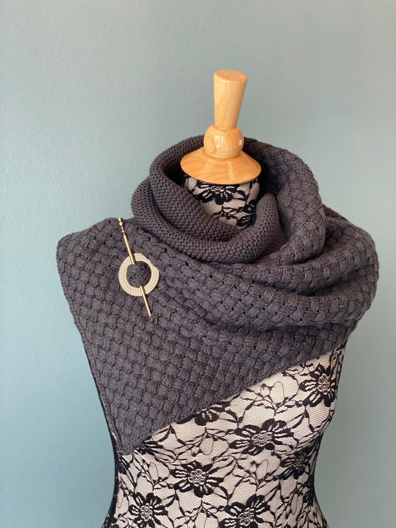 SHIPS TODAY Highlands Scarf, Outlander Shawl, Scarf with Pin, Knitted Cowl, Shoulder Wrap, Neck Warmer, Outlander Fan Gift, Gift for Mom Charcoal