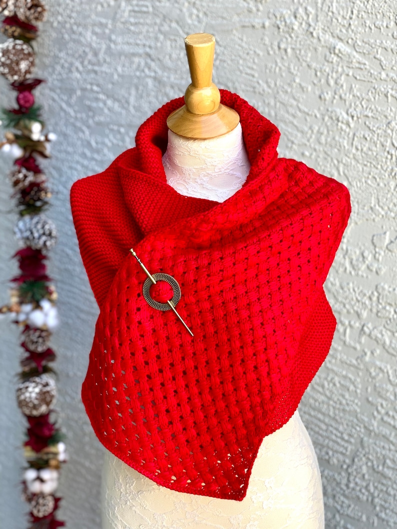 SHIPS TODAY Highlands Scarf, Outlander Shawl, Scarf with Pin, Knitted Cowl, Shoulder Wrap, Neck Warmer, Outlander Fan Gift, Gift for Mom Bright red