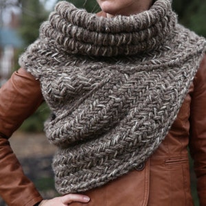 Post apocalyptic huntress cowl for women, archer vest, shawl in light brown, Katniss Fan Gift, gift for her, girlfriend