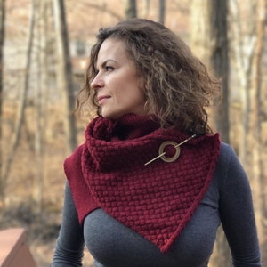 SHIPS TODAY Highlands Scarf, Outlander Shawl, Scarf with Pin, Knitted Cowl, Shoulder Wrap, Neck Warmer, Outlander Fan Gift, Gift for Mom burgundy