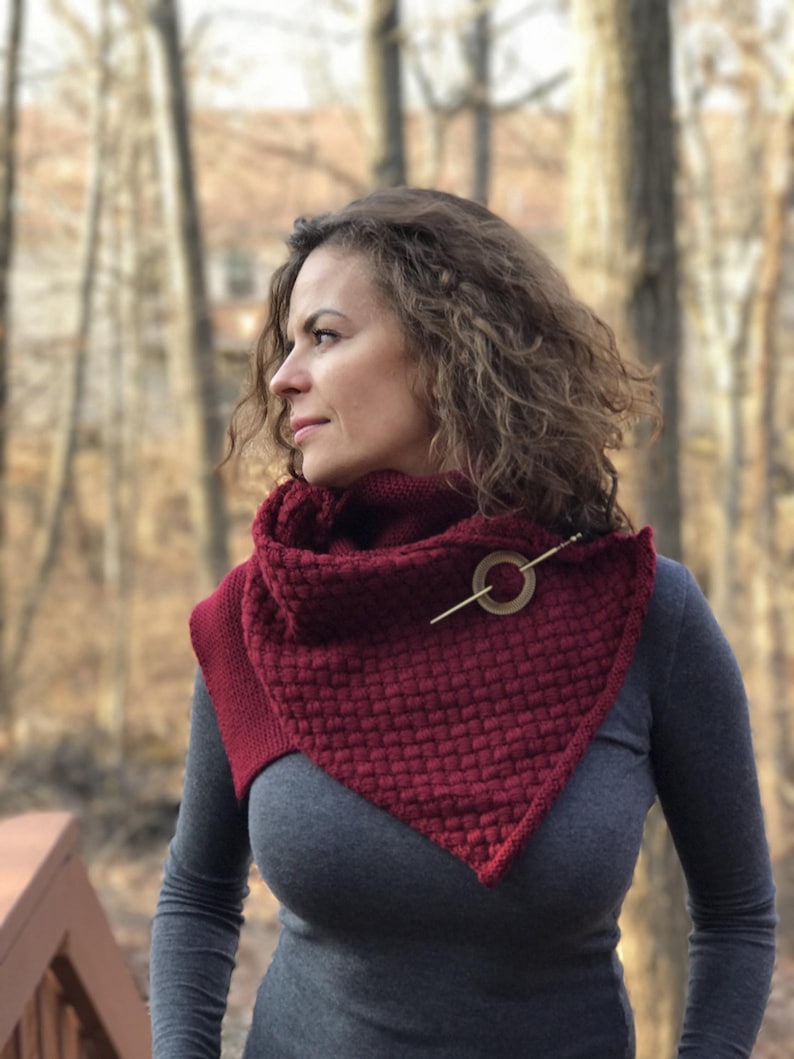 SHIPS TODAY Highlands Scarf, Outlander Shawl, Scarf with Pin, Knitted Cowl, Shoulder Wrap, Neck Warmer, Outlander Fan Gift, Gift for Mom burgundy