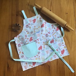 Girls Reversible Apron, kitchen apron, kitchen accessory, kids apron, toddler apron, cooking apron, youth apron, child apron, children apron