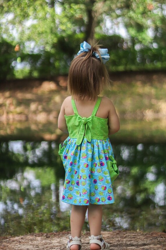 ladies frog dress Unique Vintage Plus Size Black & Green Watercolor Frogs Alexis Swing Dress