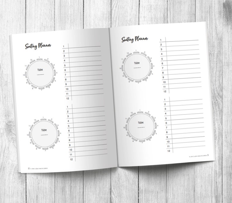 Puede incluir: Cuaderno abierto con un dise&ntilde;o de planificador de asientos. Cada p&aacute;gina presenta un diagrama de mesa con asientos numerados y l&iacute;neas correspondientes para los nombres de los invitados. El texto "Seating Planner" est&aacute; en la parte superior de cada p&aacute;gina.