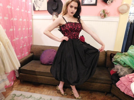 Vintage dress/ Size Small / Satin Lace / Tulle und