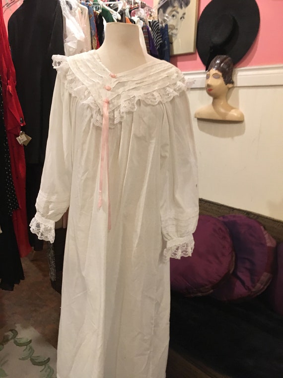 Irish cotton /Vintage night gown /size large