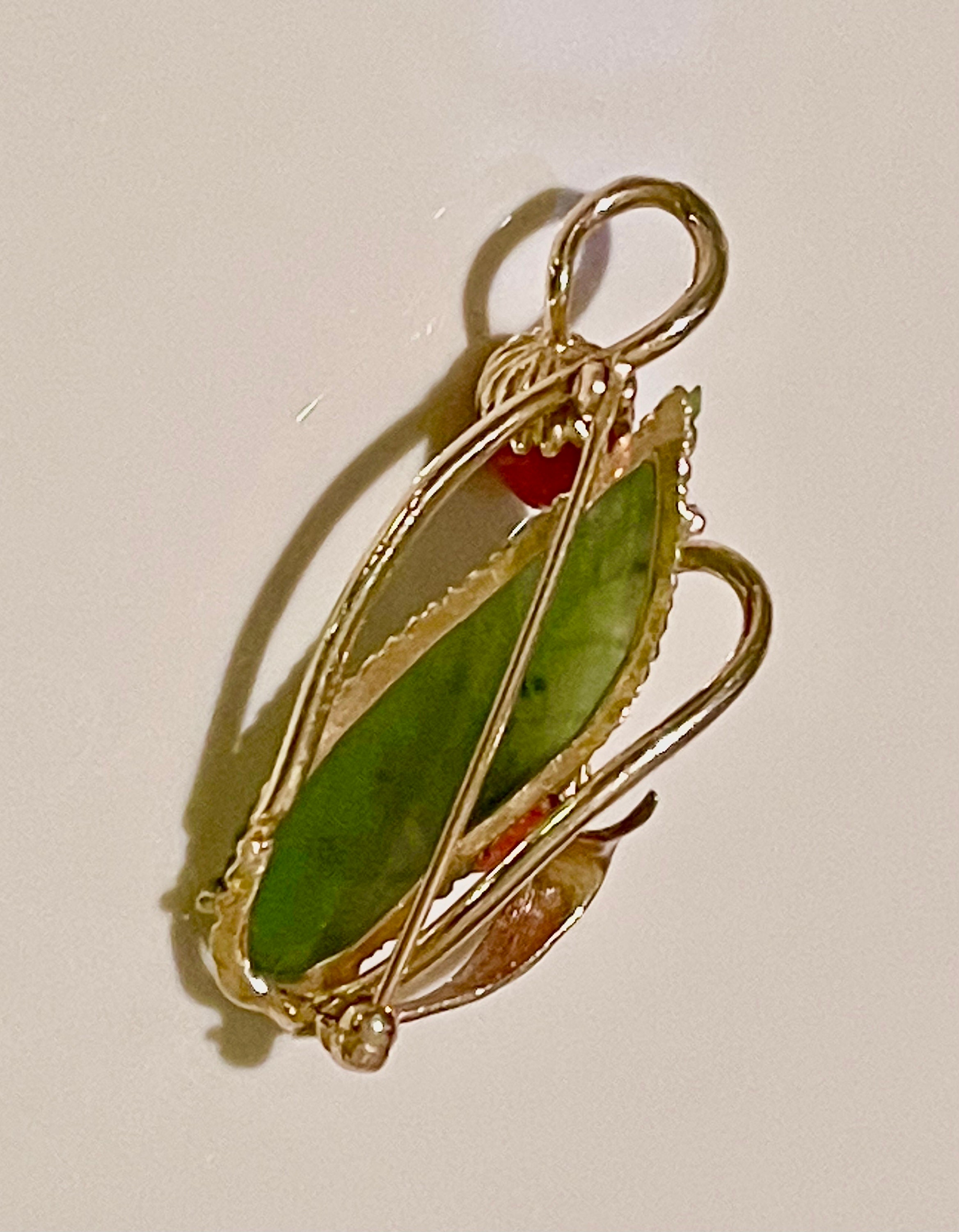 大きな14kの赤珊瑚彫刻のイチゴ翡翠ペンダントブローチ - Etsy 日本