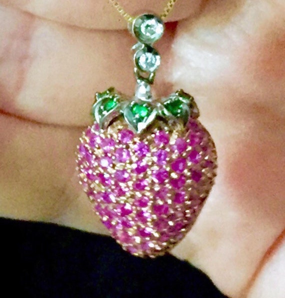 Rare Large Solid 14k gold Realistic Strawberry Pe… - image 1