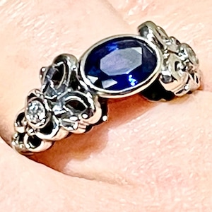 18k antique Natural blue Sapphire ring Victorian style post Art Deco mined Sapphire Diamonds 18k white Gold ring